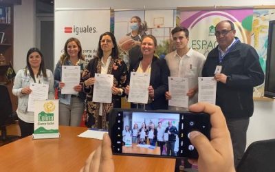 Fundación Iguales y Municipalidad de Colina firman acuerdo para informar y educar sobre diversidad sexual y de género.