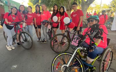 Cientos de vecinos participaron de la cicletada Pedaleando por la Prevención del Cáncer de Mamas.