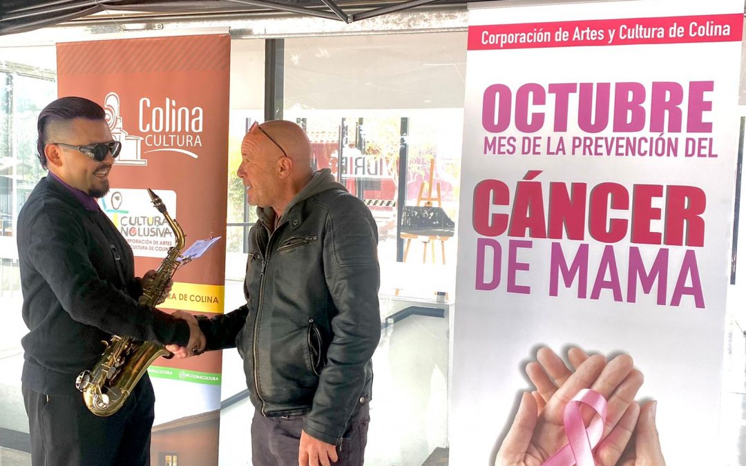 Centro cultural de Colina realiza intervención artística, en el marco del día internacional de la prevención del cáncer de mamas.