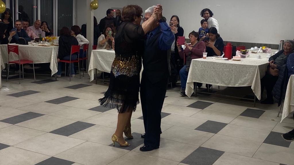 Música, unión y alegría se vivió en otra jornada de la tradicional Mateada del Club de Adulto Mayor «La vida es un Tango»